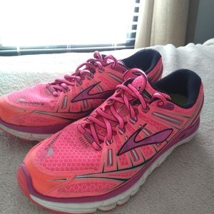 Brooks Transcend Athletic Shoes